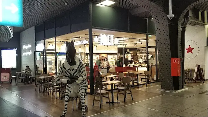 Le Marché et la statue du Zèbre à la gare de Bruxelles-Midi